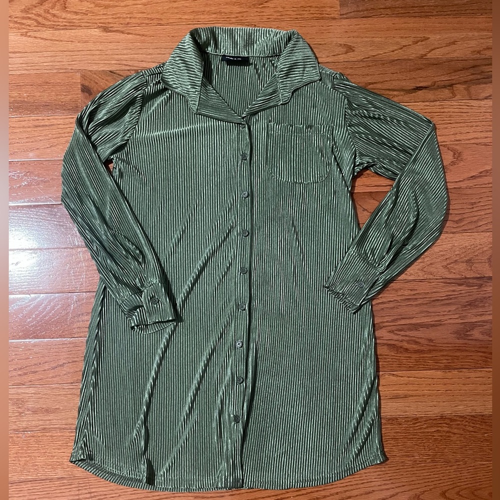 Women’s Top- Medium (green)